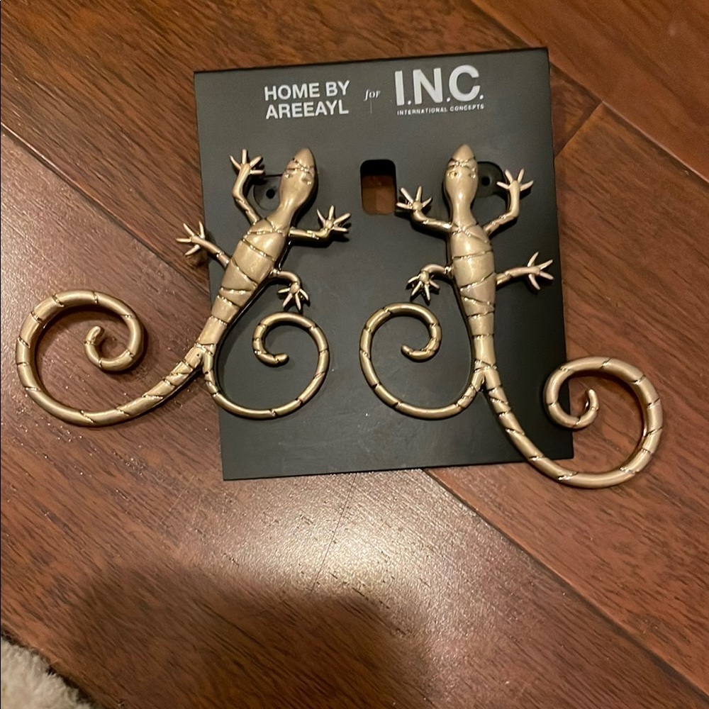 Home by Areeayl Gold Lizard Earrings
